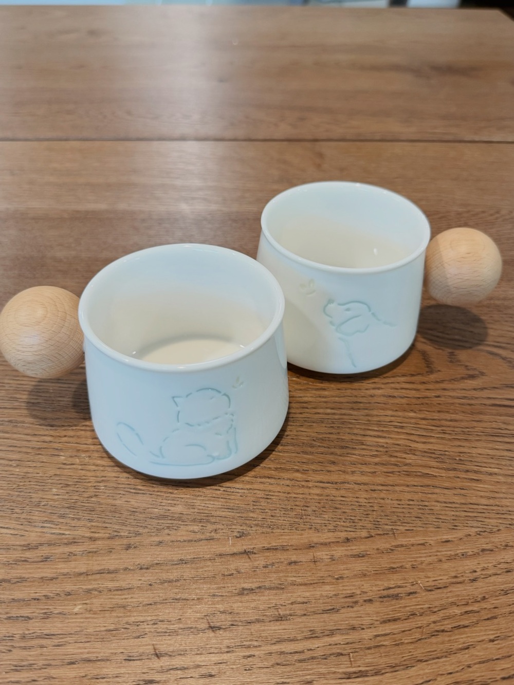 Set of 2 White Ceramic Mugs with Wooden Handles Dog & Cat Designs 230ml New